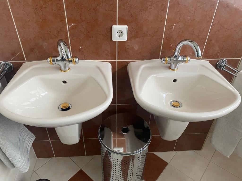 Luxe Villeroy & Boch Wastafels (45x45) 2x, Doe-het-zelf en Verbouw, Sanitair, Ophalen, Steen, Wastafel
