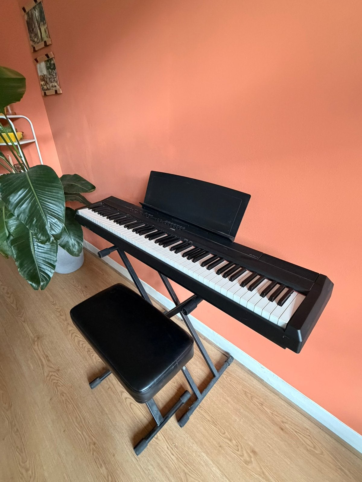 Yamaha Digital Piano P-115 met standaard en kruk, Ophalen, Zo goed als nieuw, Zwart