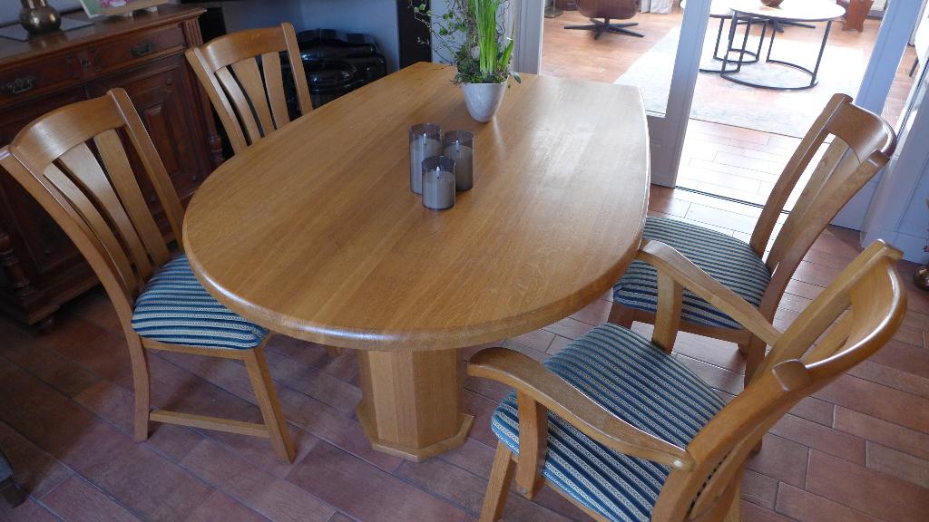 Eethoek 4 stoelen  en puzzellade, Ophalen, Zo goed als nieuw, 4 tot 6 stoelen