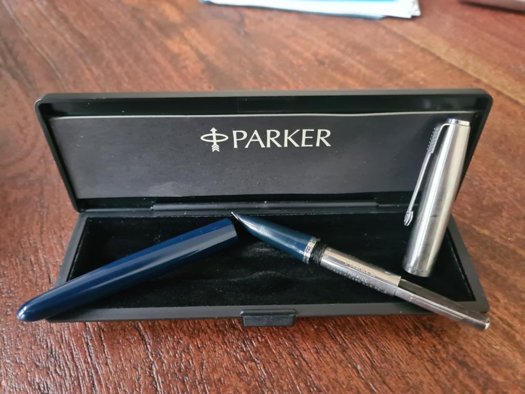 Parker Vulpen - Blauw met Zilveren Dop, Verzamelen, Pennenverzamelingen, Parker, Met doosje, Ophalen of Verzenden, Zo goed als nieuw