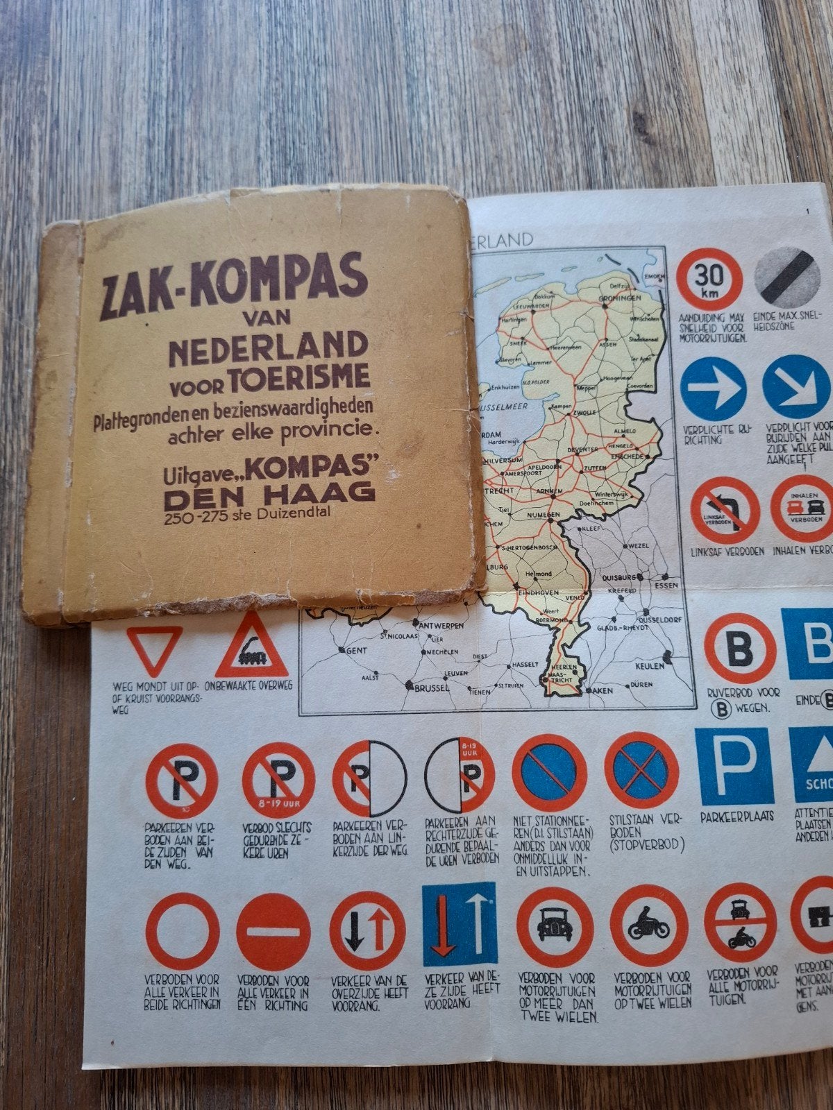 Zak-Kompas van Nederland voor Toerisme - Oude Landkaart, Gelezen, Ophalen of Verzenden, 1800 tot 2000, Nederland