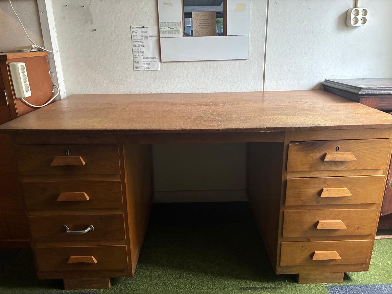 Vintage houten bureau met lades - Klassiek en functioneel, Huis en Inrichting, Bureaus, Ophalen, Overige typen, Gebruikt, 150 cm