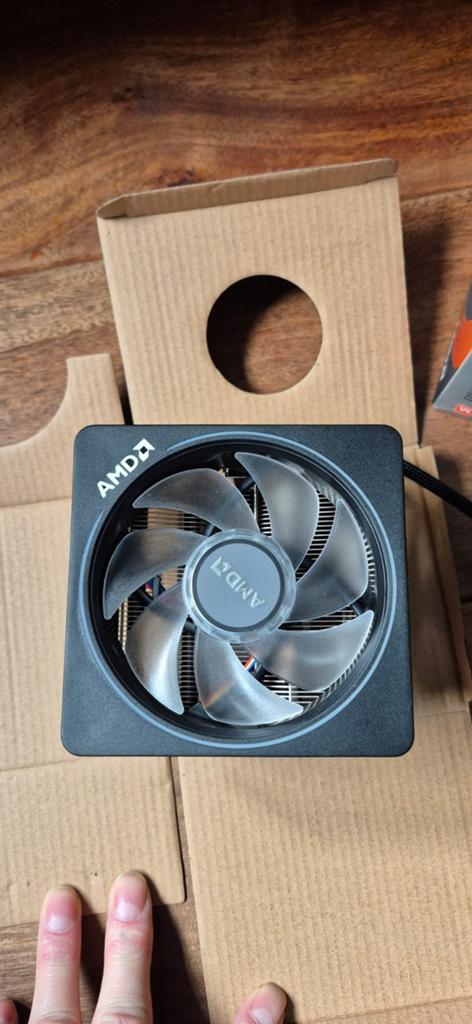 Originele AMD Wraith Prism koeler voor AM4 socket, Computers en Software, Computerkoelers, Zo goed als nieuw, Luchtkoeling, Ophalen