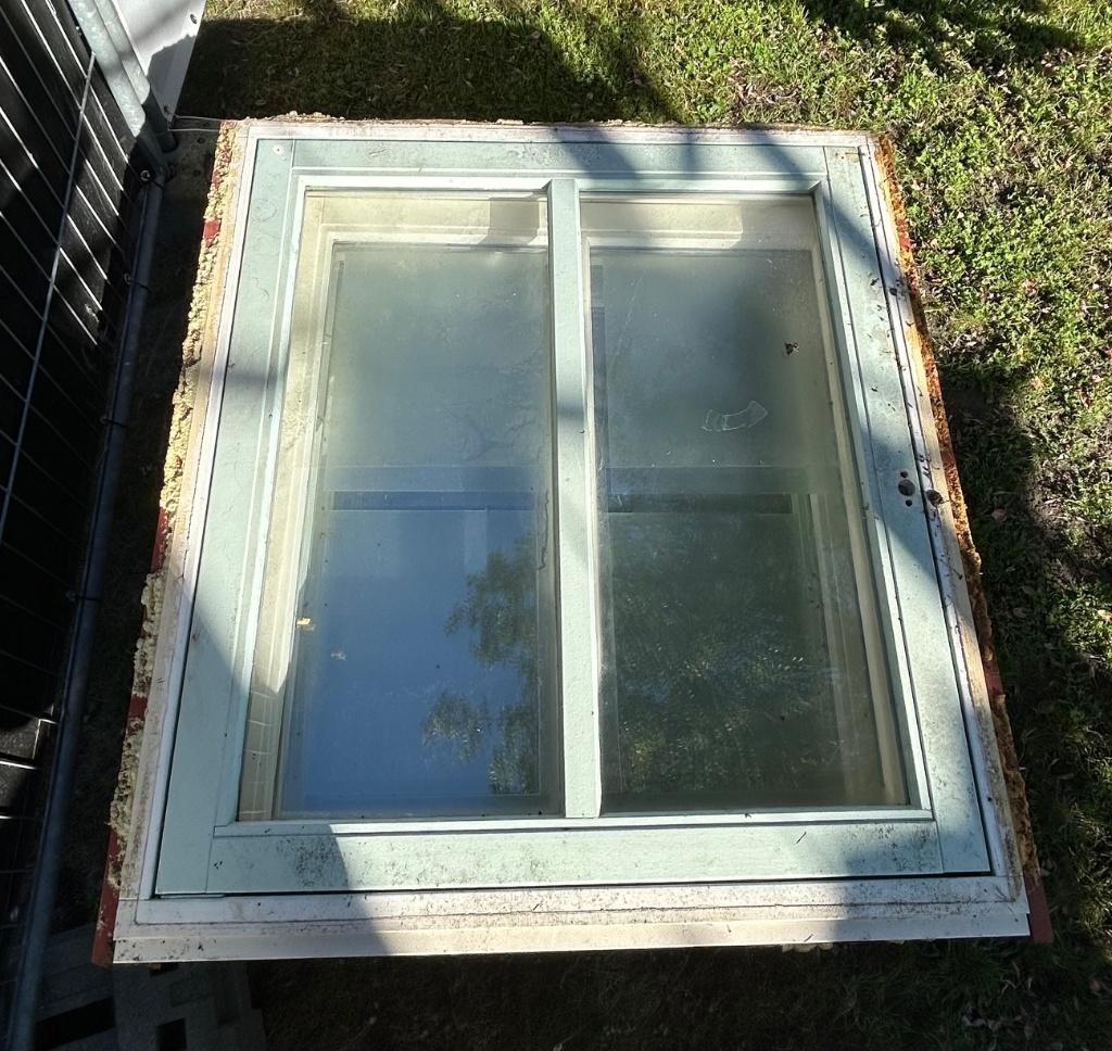 Hard houten raamkozijnen 4 stuks, Doe-het-zelf en Verbouw, Gebruikt, Raamkozijn, Inclusief glas, 75 tot 150 cm
