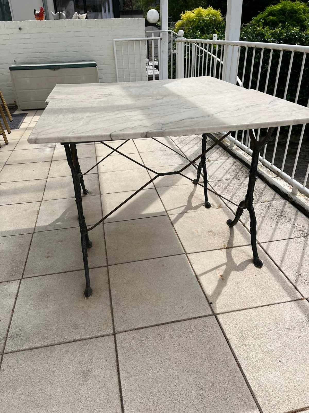2 bistro tafels met marmeren blad op gietijzeren frame, Ophalen, Zo goed als nieuw, Rechthoekig, Metaal