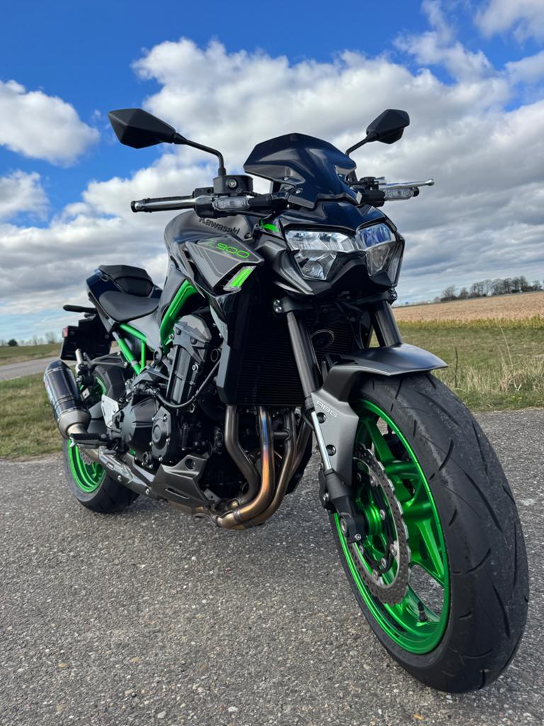 Kawasaki Z900 Performance – Akrapovič – 2024 – 1e eigenaar, Motoren, 4 cilinders, Motorrijbewijs A, 948 cc, Gebruikt
