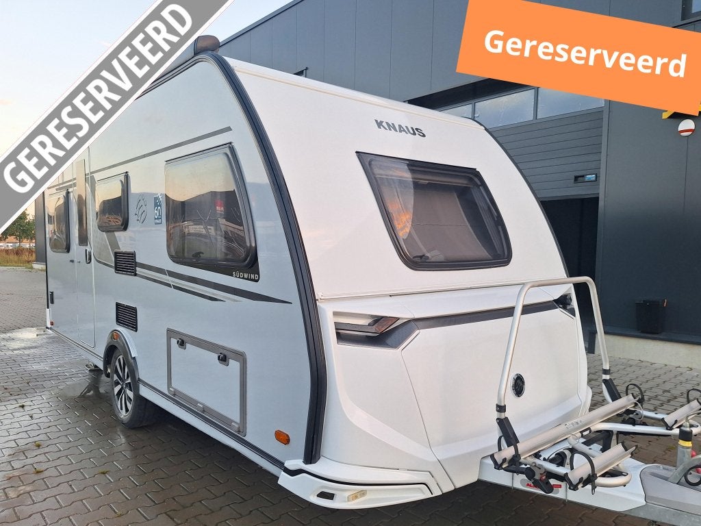 Knaus Sudwind 60 Years 460 EU Mover + Cassetteluifel + Meer, Caravans en Kamperen, Caravans, Bedrijf, Koelkast, 4 tot 5 meter
