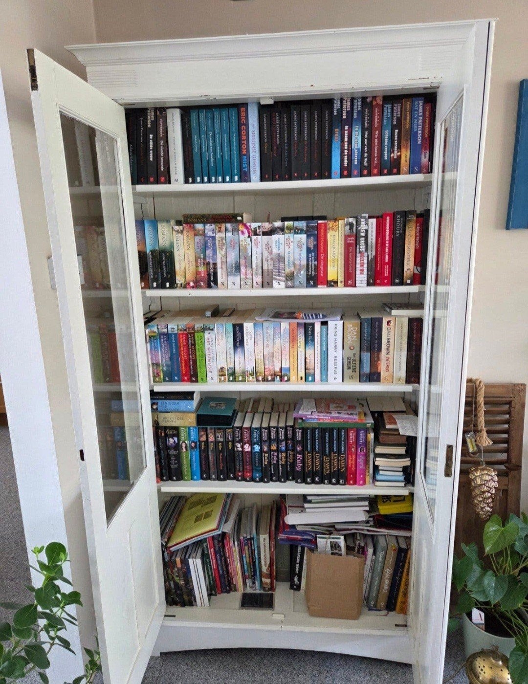 Mooie oude houten kast met facetgeslepen glas, Antiek en Kunst, Ophalen