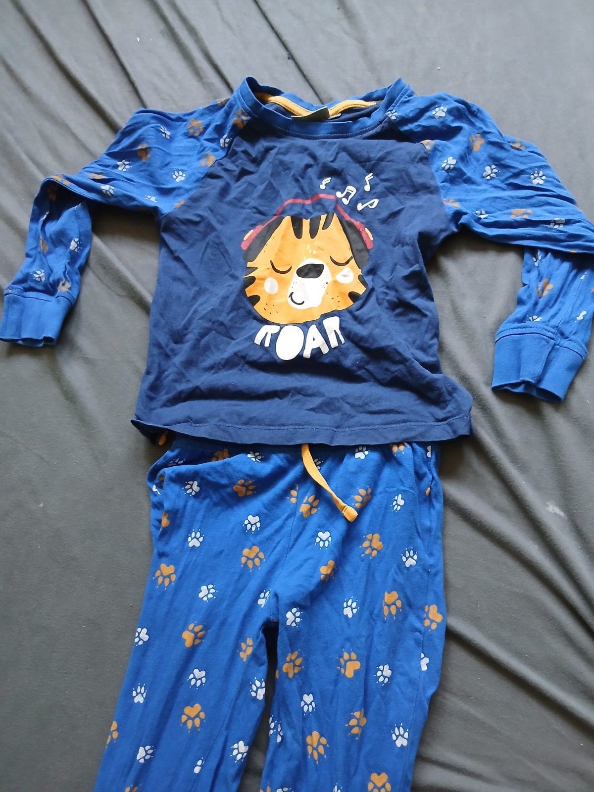 Pyjama maat 110-116 met tijgerprint, Ophalen of Verzenden