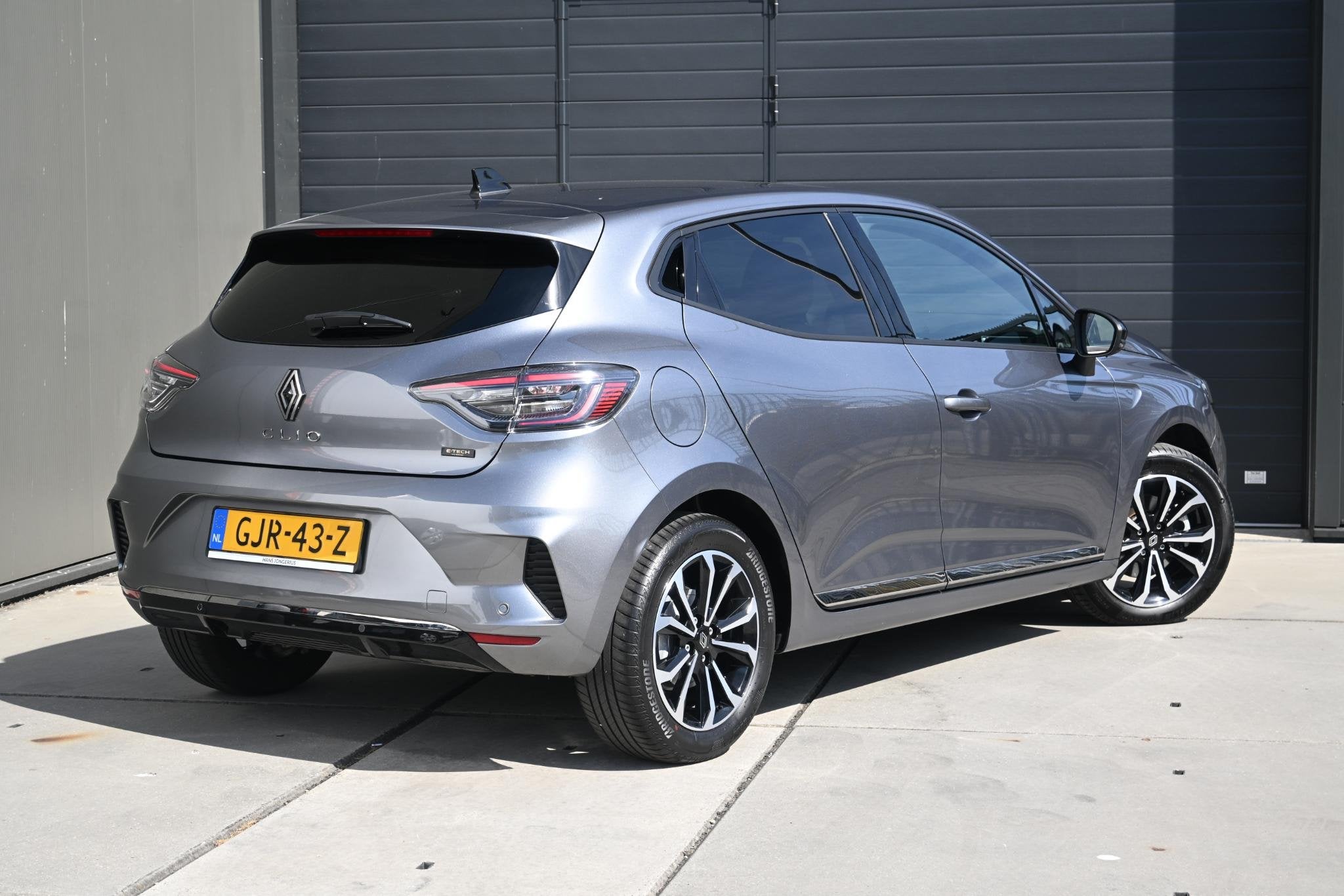 Renault Clio E-Tech Full Hybrid 145 techno | STUUR/STOELVERW, Dealer onderhouden, Gebruikt, Euro 6, Leder en Stof
