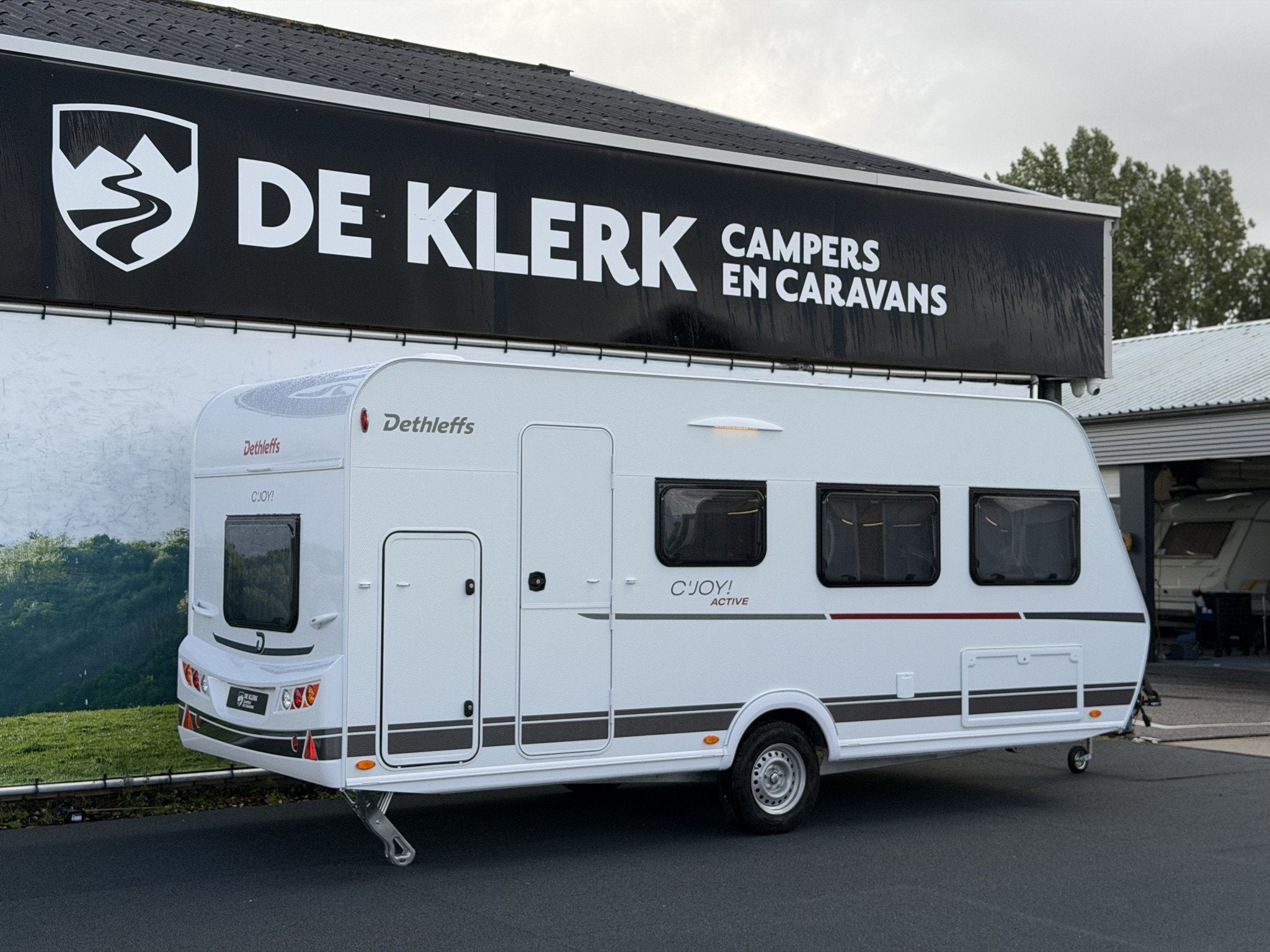 Dethleffs C'JOY 480 QLK / 50% deals (bj 2027), Caravans en Kamperen, 7 tot 8 meter, Bedrijf, Info@deklerkcaravans.nl, Dethleffs