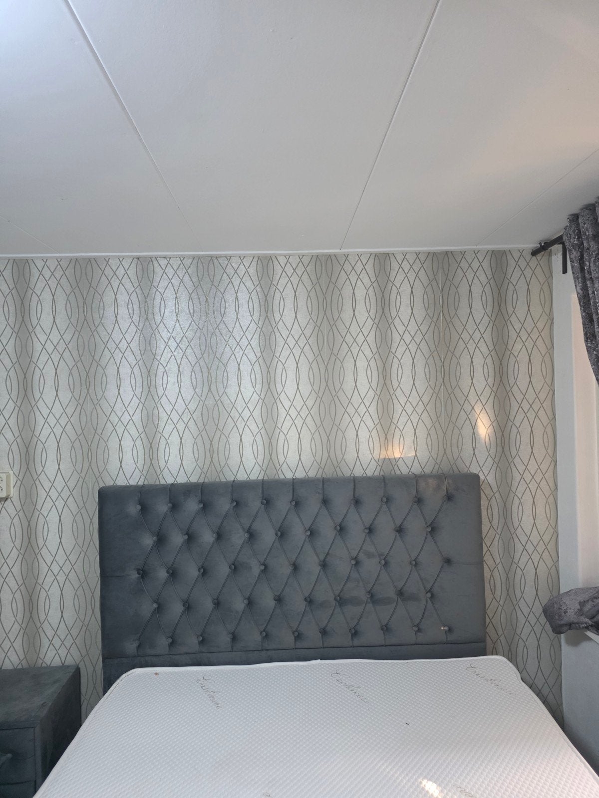 Large family bed for €400! Lifts open to reveal spacious und, Huis en Inrichting, Ophalen, Zo goed als nieuw, Tweepersoons