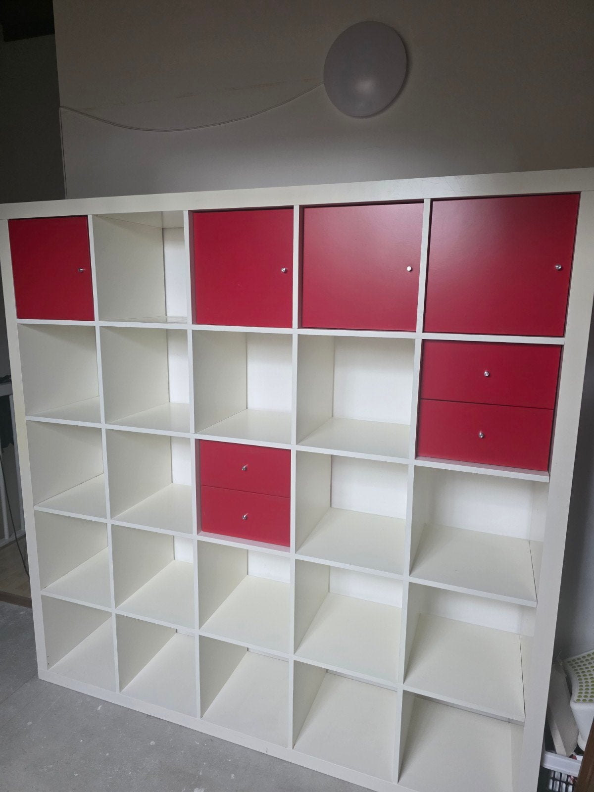 IKEA Kallax Kast met Rode Deuren en Lades, Ophalen, Gebruikt, 25 tot 50 cm