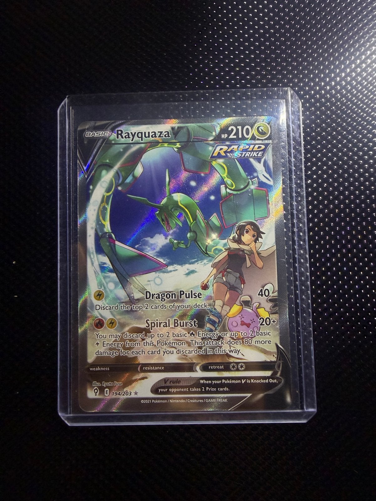 Rayquaza V Pokémon Kaart 194/203, Ophalen of Verzenden, Zo goed als nieuw, Losse kaart, Foil