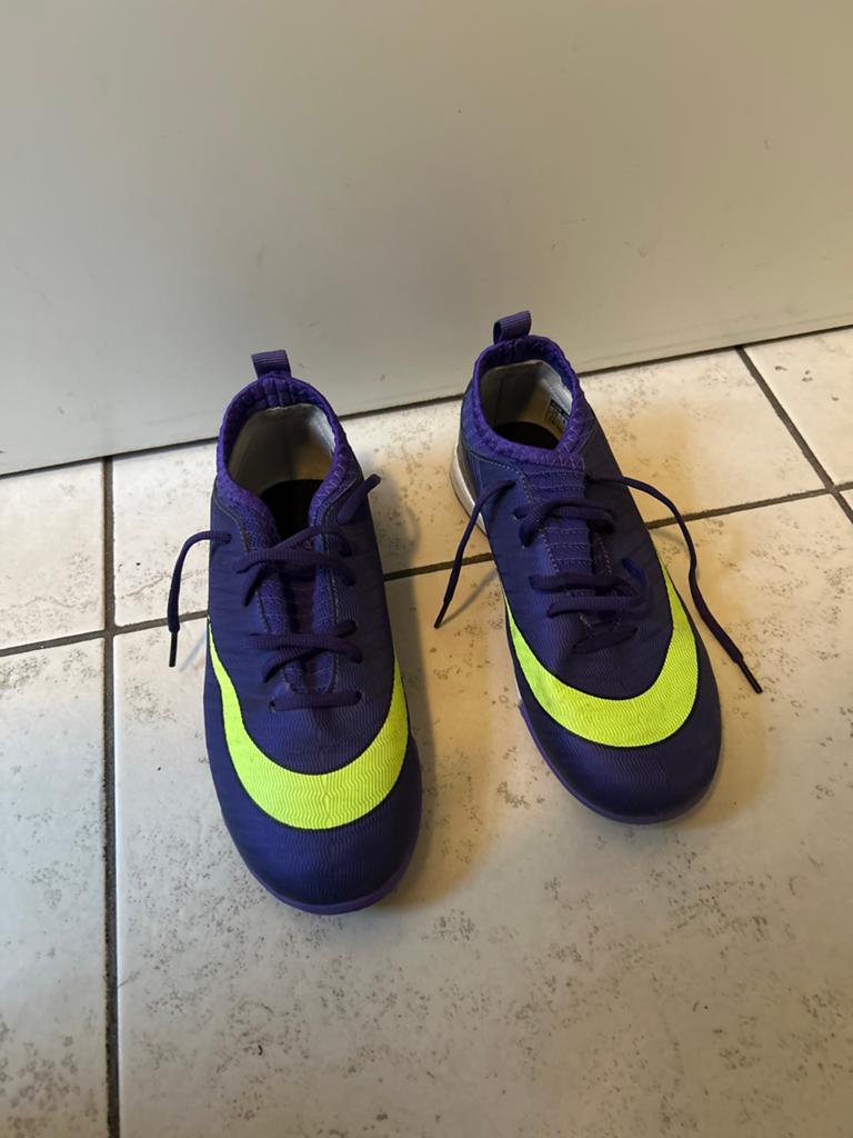 Paarse sportschoenen, maat 35 (valt als 33), Kinderen en Baby's, Kinderkleding | Schoenen en Sokken, Ophalen of Verzenden, Zo goed als nieuw