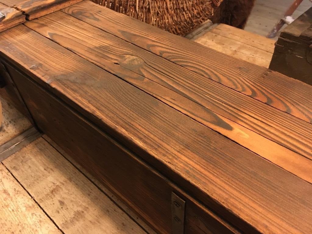 Foto 5 van Hele gave gebrande en geborstelde houten legerkisten