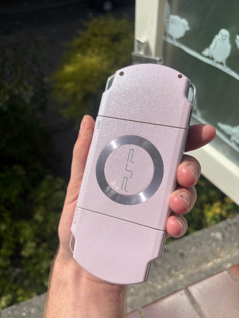 Sony Playstation Portable PSP-2000 Rose Pink - Zonder accu!, Spelcomputers en Games, Spelcomputers | Sony PSP, Verzenden, Gebruikt