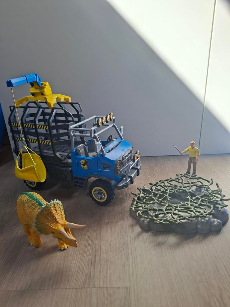 Schleich dinosaurus 42565 met vrachtwagen, dino en figuur, Ophalen of Verzenden, Zo goed als nieuw, Jongen of Meisje