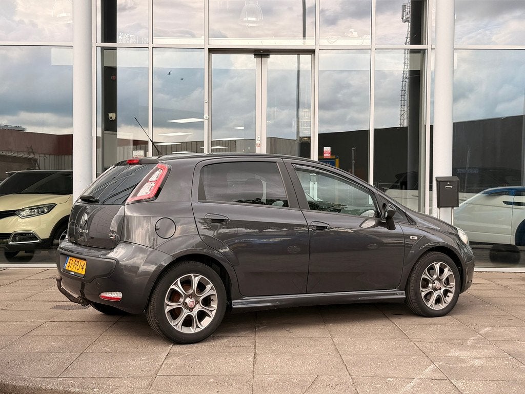 Fiat Punto Evo 1.3 M-Jet Dynamic|Navi|Trekhaak, Voorwielaandrijving, Euro 5, 28 km/l, Gebruikt