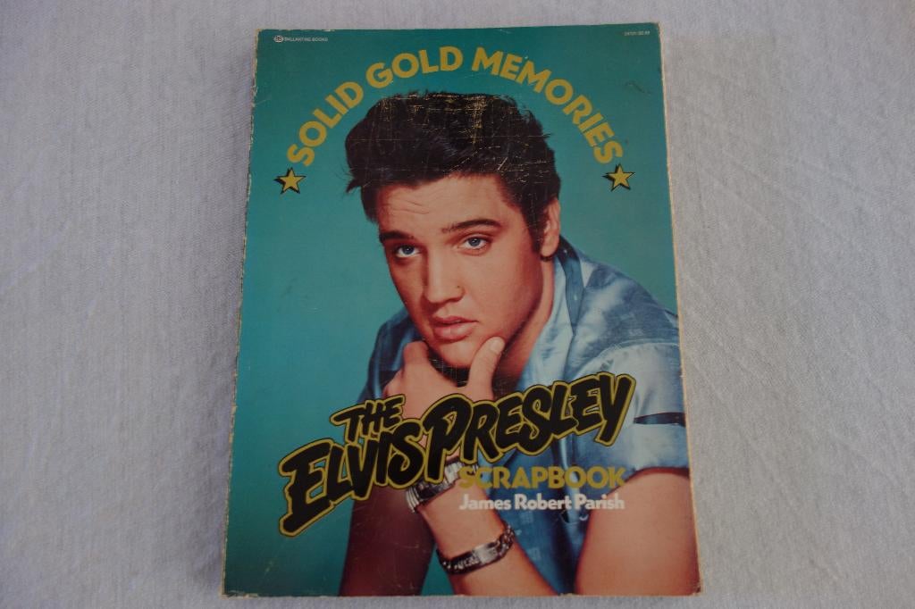 Boek Elvis Presley Solid gold memories, Verzamelen, Ophalen of Verzenden, Gebruikt, Boek, Tijdschrift of Artikel