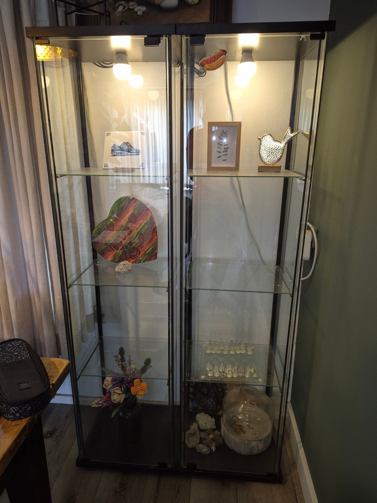 2 Vitrinekasten met verlichting, Huis en Inrichting, Ophalen, 50 tot 100 cm, Glas, Minder dan 25 cm