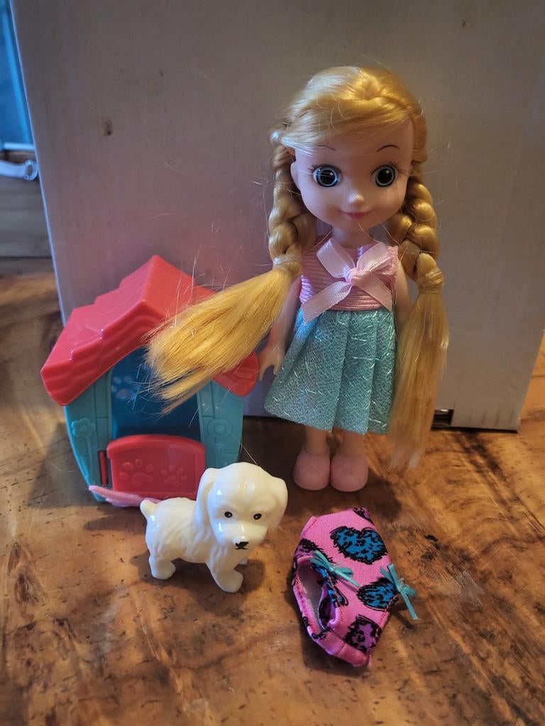 Pop met hondje, hondenhok en mandje, Ophalen of Verzenden, Gebruikt, Overige typen