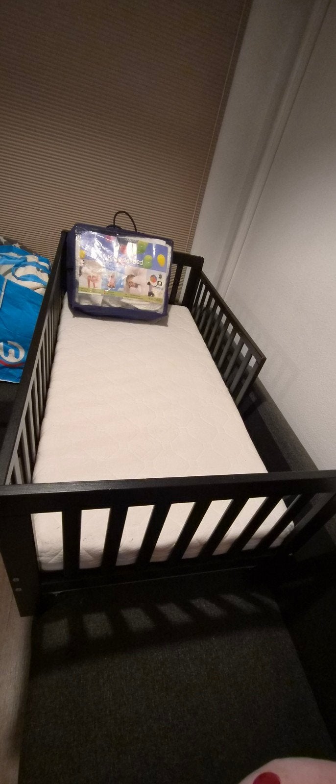 Peuterbed 140x70 met lade en beddengoed, Kinderen en Baby's, Ophalen, Gebruikt, Jongetje of Meisje, Zwart