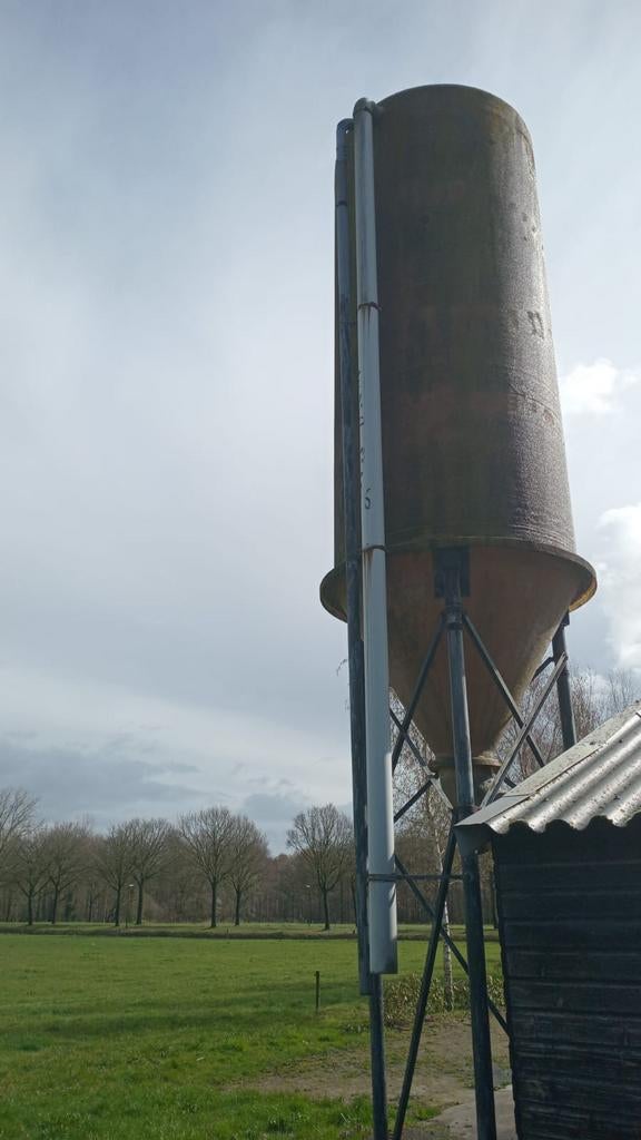 Voersilo circa 8 ton - Zelf demonteren en ophalen, Ophalen
