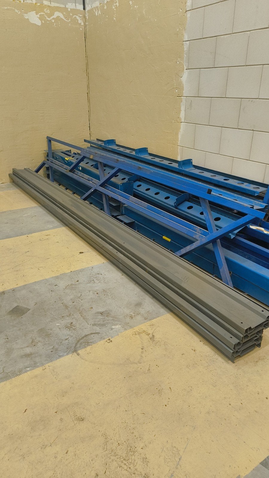 Entresolvloer constructie, platen en trap, Ophalen