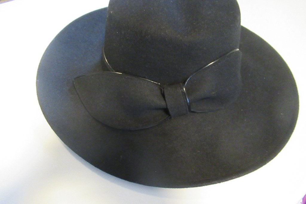 Zwarte vilten hoed met strik, Kleding | Dames, Hoed, One size fits all, Ophalen of Verzenden, Onbekend