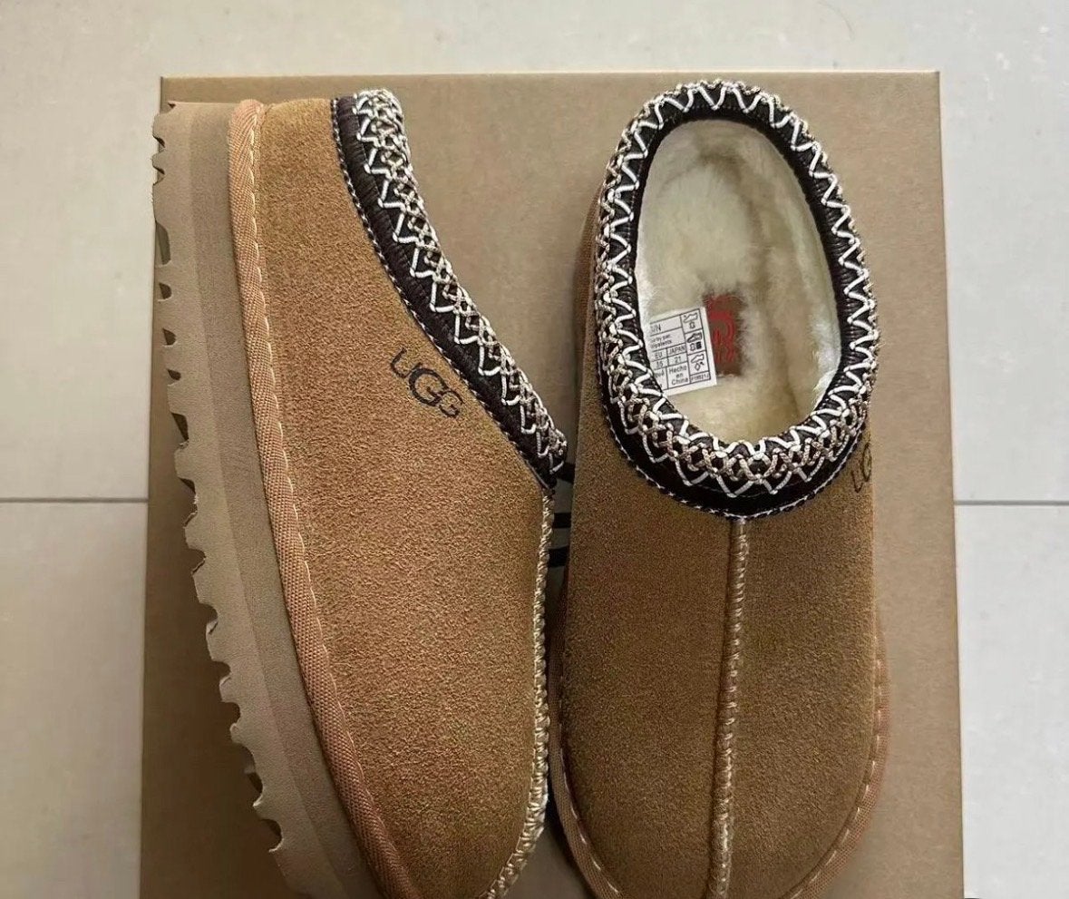 UGG Pantoffels/Sloffen - Nieuw, Ophalen of Verzenden, Nieuw, Bruin, Pantoffels of Sloffen