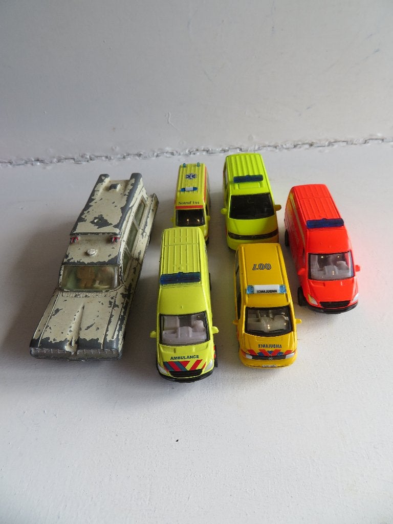 6x Ambulance Rettungsdienst Siku  Schuco Notruf Dinky, Ophalen of Verzenden, Auto