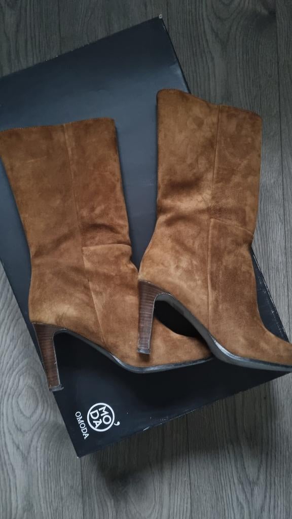 NOTRE-V (OMODA) suède laarzen met hak - bruin, Lage of Enkellaarzen, Ophalen of Verzenden, Zo goed als nieuw, Bruin