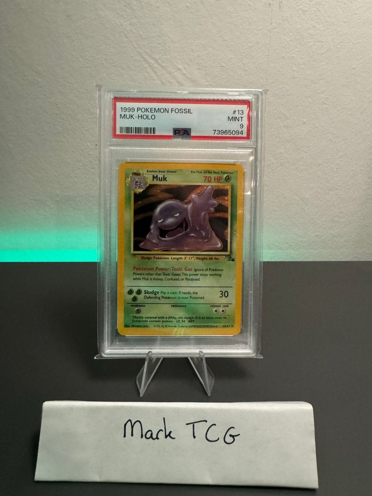 PSA 9 Muk Holo 1999 Pokemon Fossil #13 MINT, Hobby en Vrije tijd, Verzamelkaartspellen | Pokémon, Ophalen of Verzenden, Zo goed als nieuw