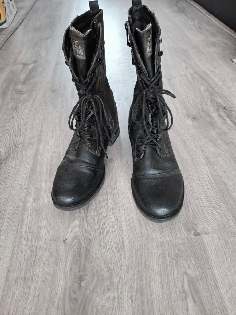 Mustang rijglaarsjes., Kleding | Dames, Schoenen, Zo goed als nieuw, Lage of Enkellaarzen, Zwart, Ophalen of Verzenden