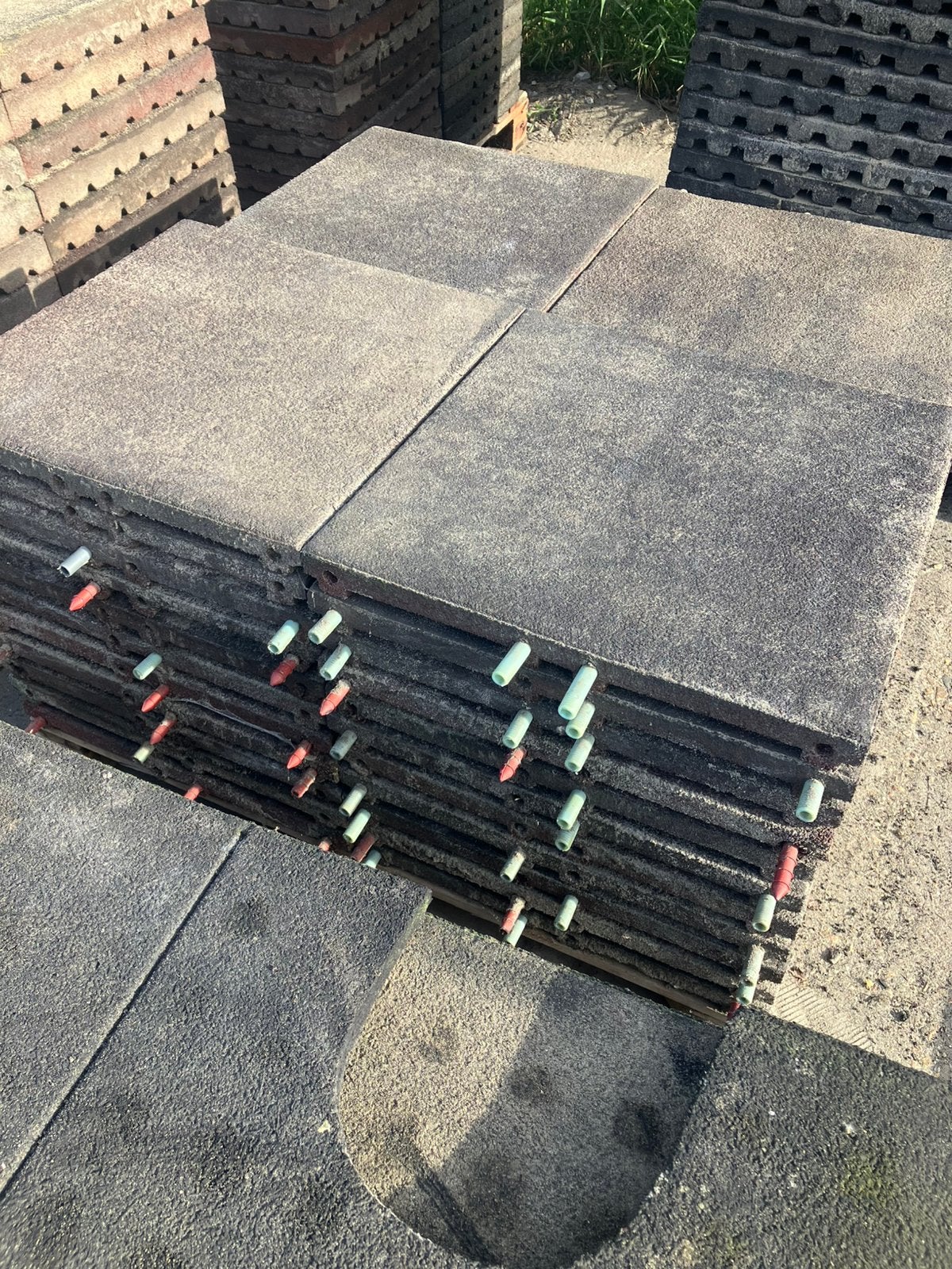 44 vochtdoorlatende rubberen tegels 50x50x4,5cm, Dieren en Toebehoren, Q, Q, Q