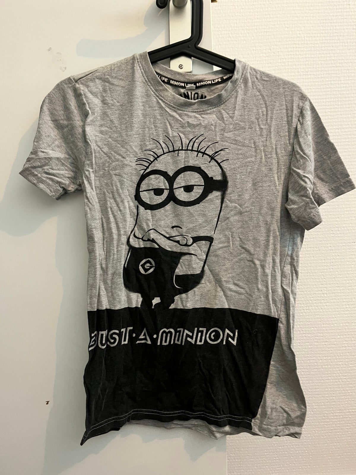 Grijs Minions T-shirt met print, maat 158/164, Kinderen en Baby's, Kinderkleding | Maat 158, Zo goed als nieuw, Jongen, Shirt of Longsleeve