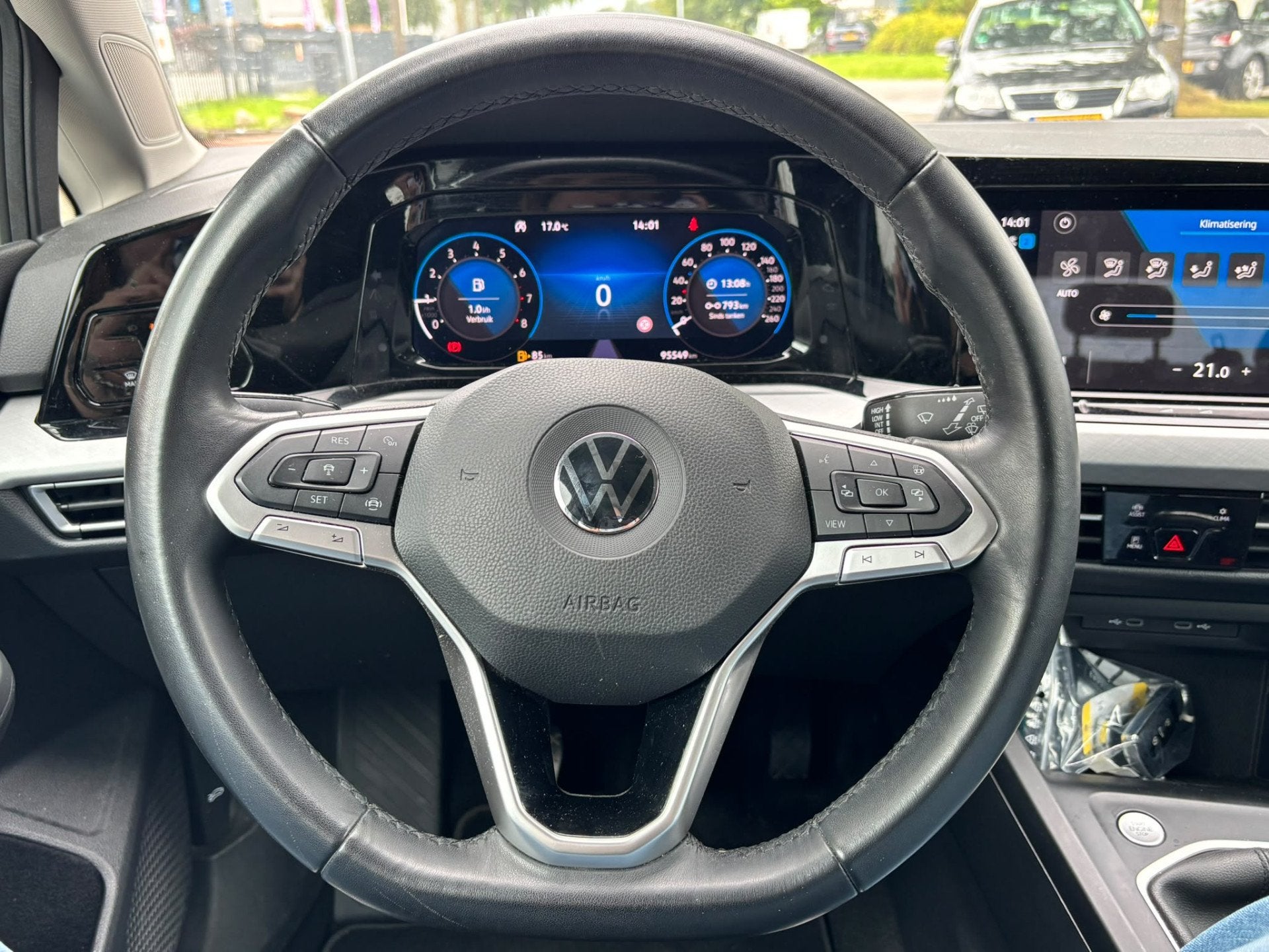 Volkswagen Golf BWJ 2023 1.0 111 PK TSI Life FULL LED | CAMR, Voorwielaandrijving, Stof, Gebruikt, Met garantie (alle)