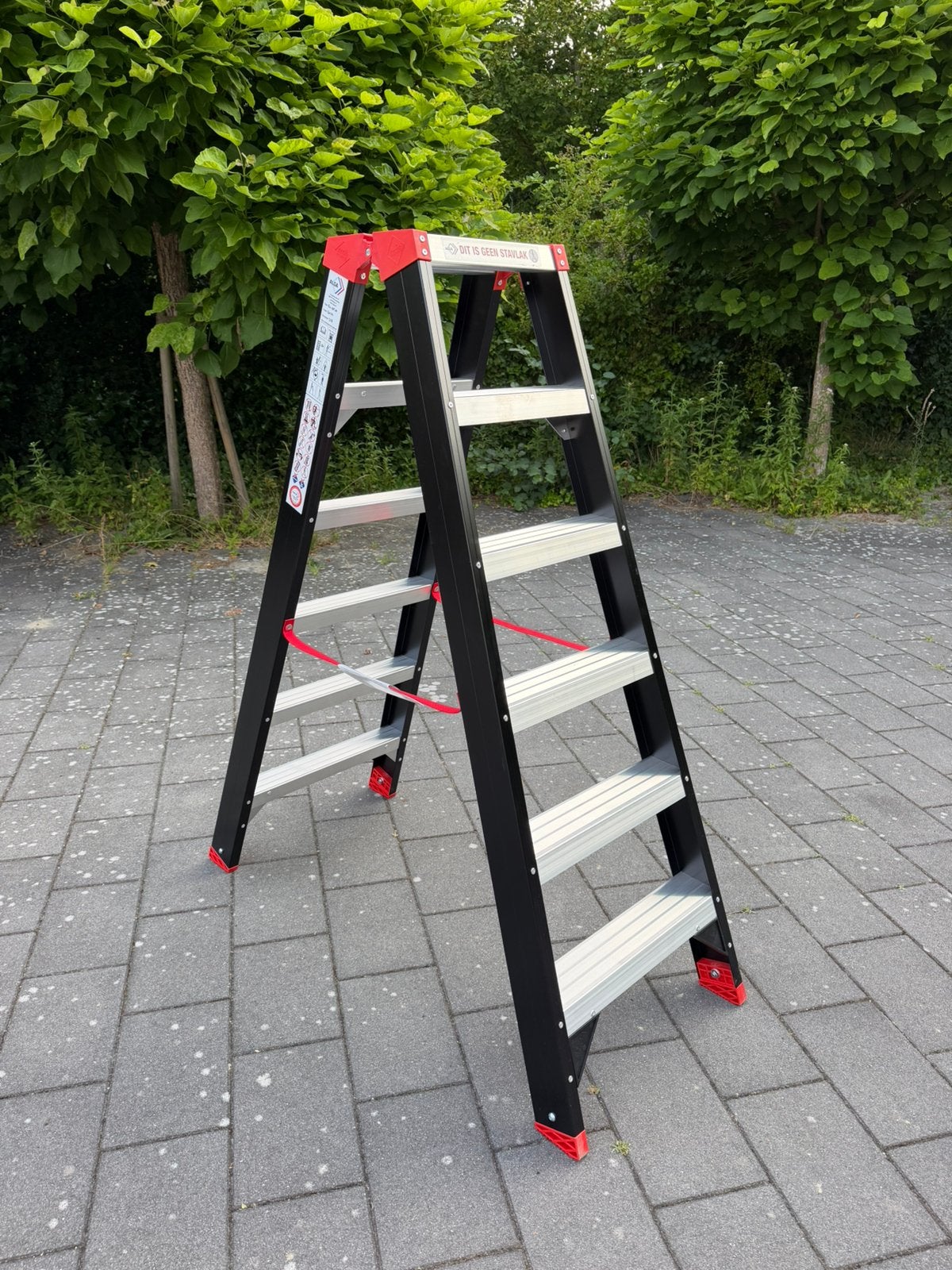 Trap 5 treden dubbel oploopbaar zwart gecoat NIEUW, Doe-het-zelf en Verbouw, Ladders en Trappen, Trap, Nieuw, Ophalen of Verzenden