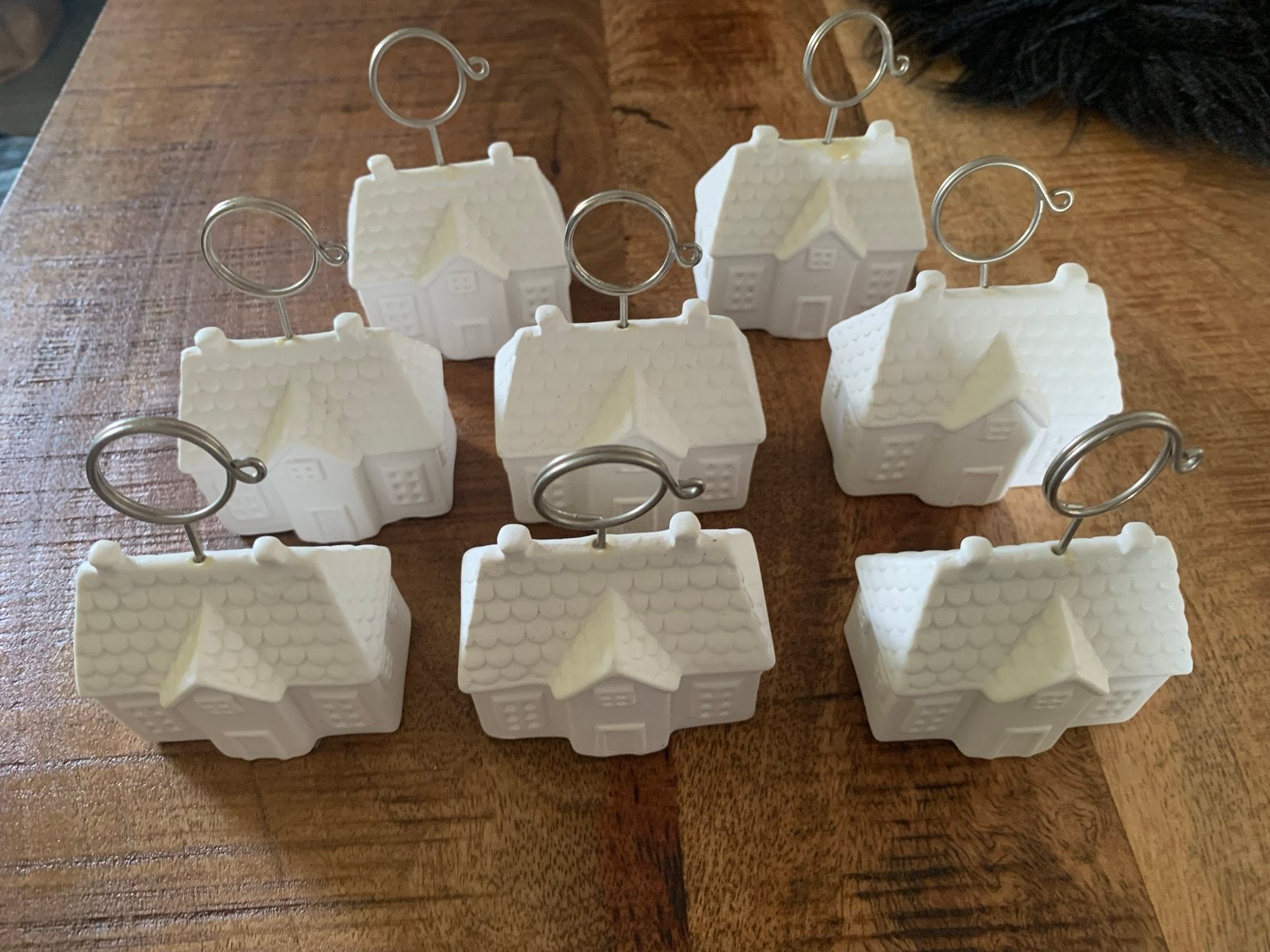 Set van 8 huisjes foto of kaart houders en  3 servetringen, Ophalen, Zo goed als nieuw, Modern, Wit