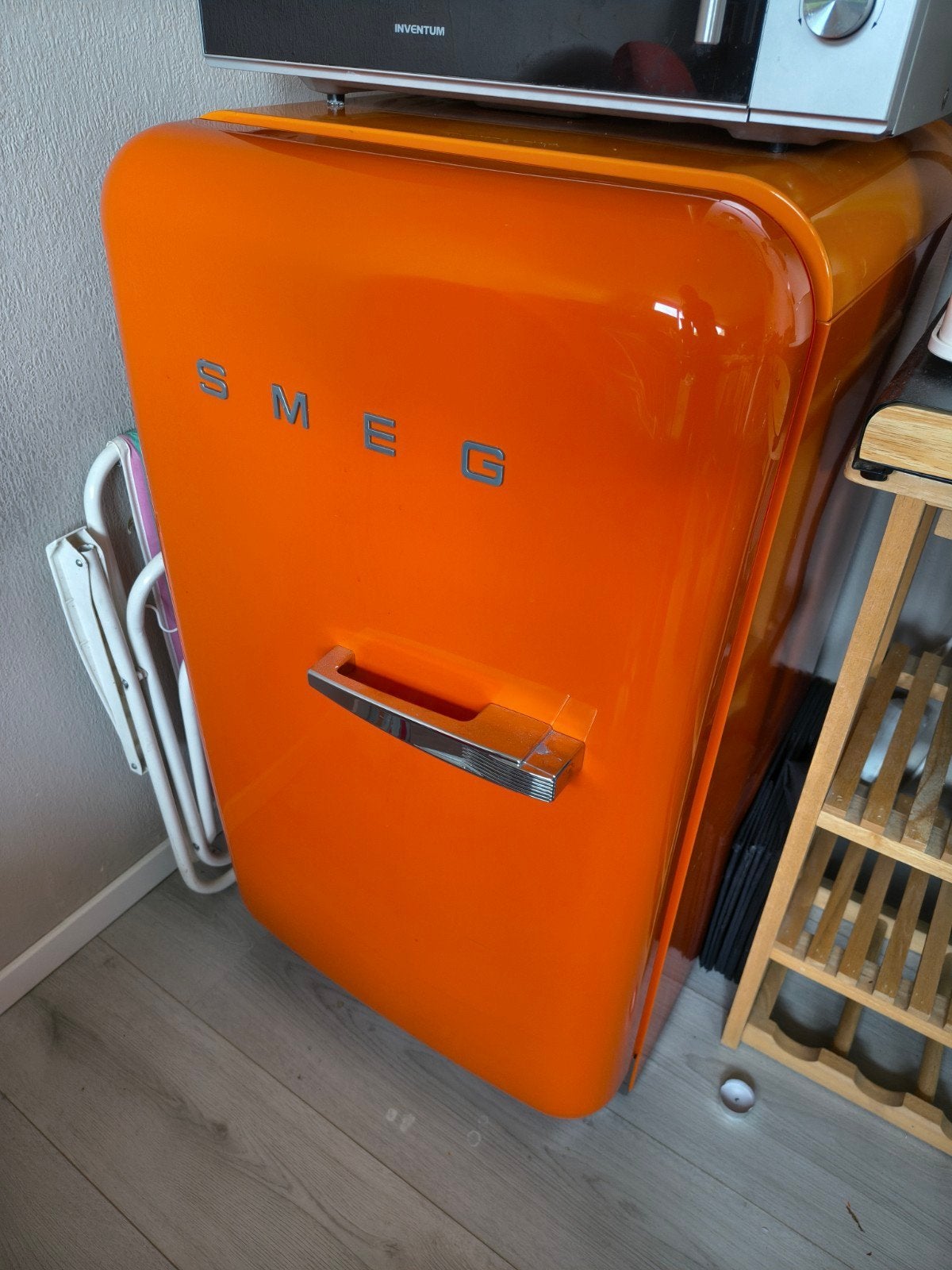 Oranje Smeg koelkast, Ophalen, 200 liter of meer, Zo goed als nieuw, 140 tot 160 cm