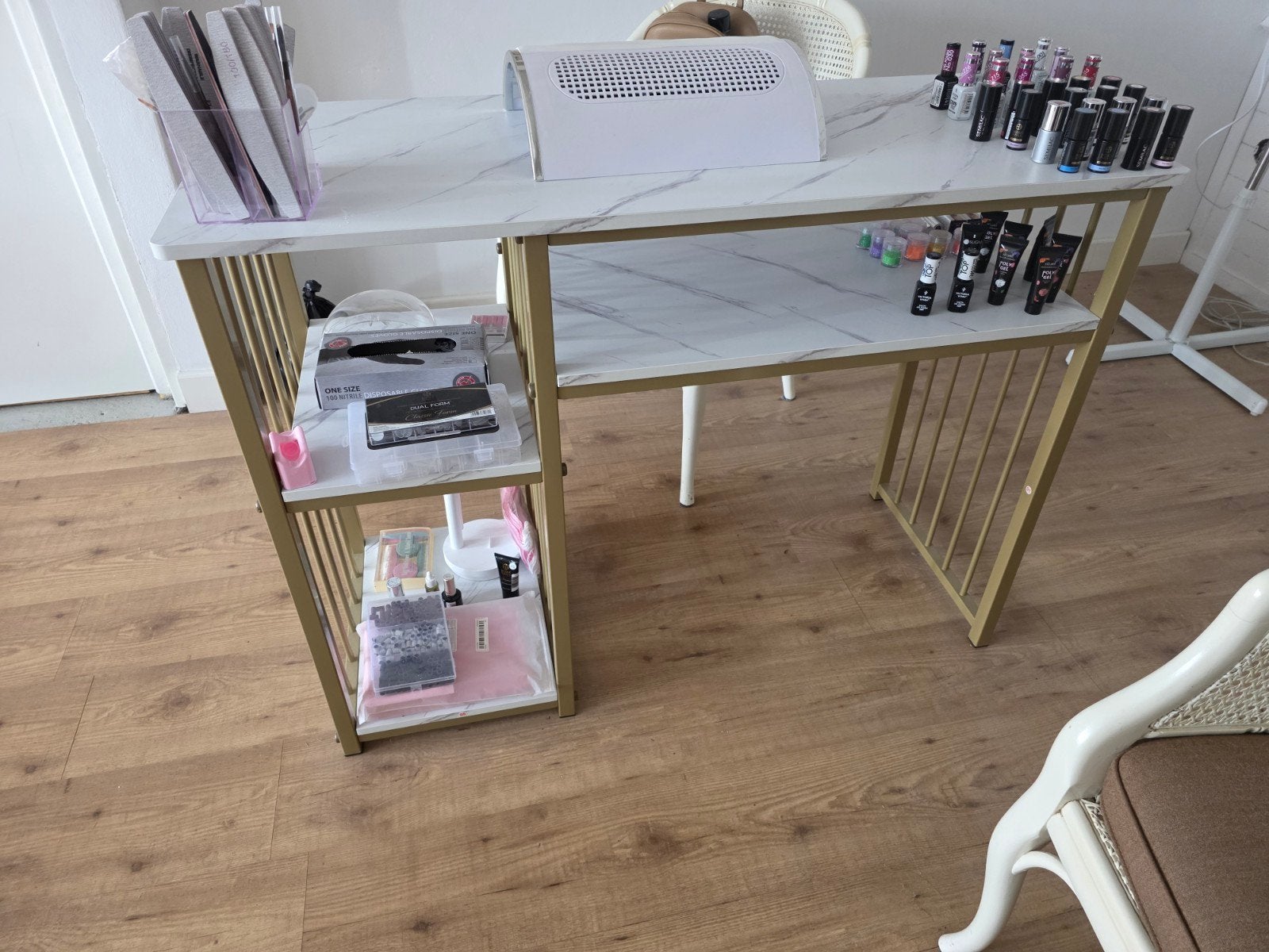 Modern bureau met marmerlook blad en gouden frame, Ophalen, Opbergruimte, Metaal, Zo goed als nieuw