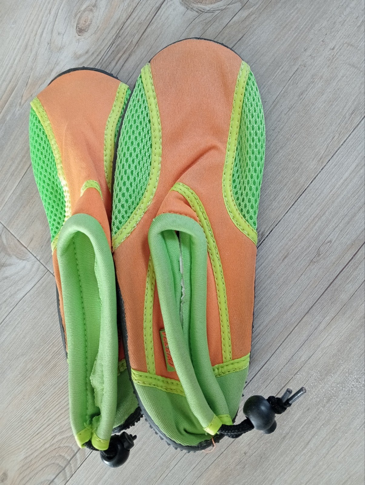 Comfortabele waterschoenen maat 35/36 - Oranje/Groen, Kind, Zeil- of Surfschoenen, Ophalen of Verzenden, Zo goed als nieuw