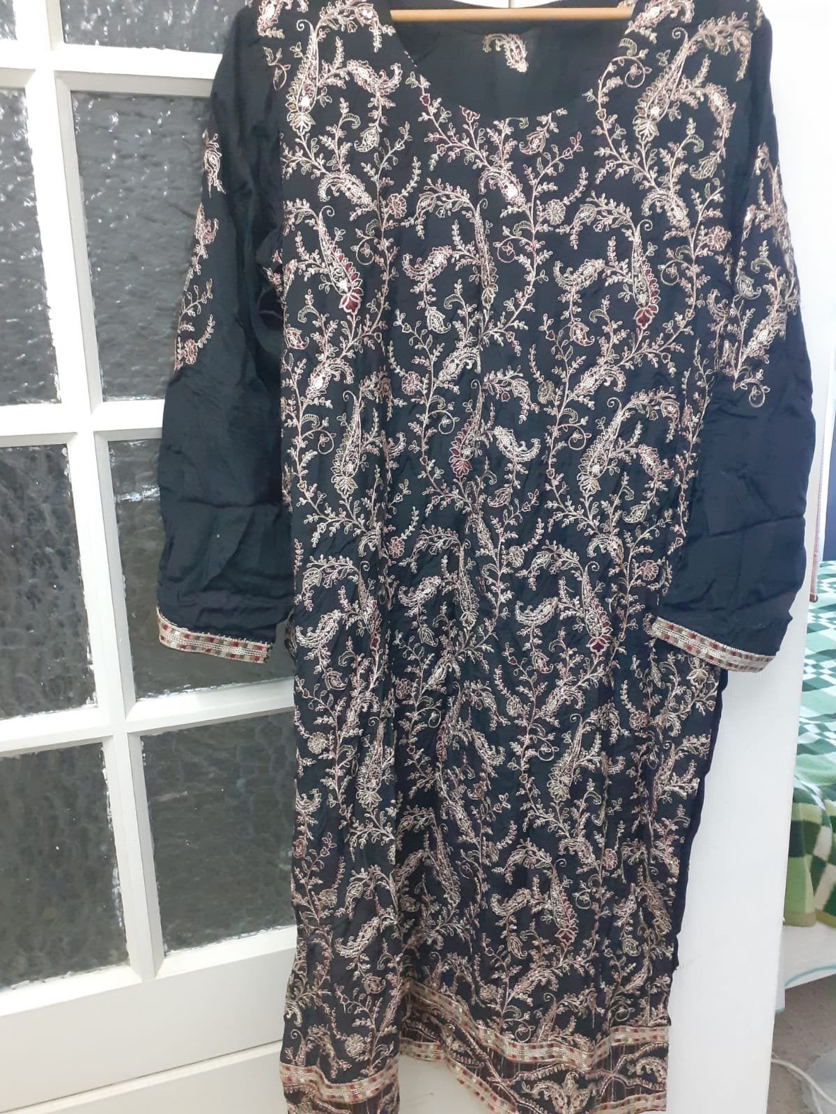 Indian bollywood salwar kameez 3 delig suit zwart, Ophalen of Verzenden, Zo goed als nieuw, Zwart, Overige typen