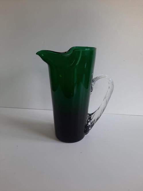 Boussu design schenkkan - waterkan van groen glas, Antiek en Kunst, Antiek | Glas en Kristal, Ophalen of Verzenden