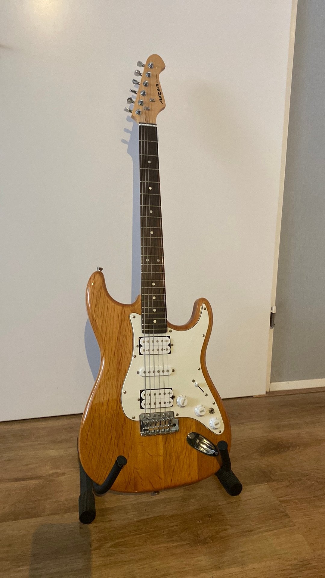 Elektrische gitaar Aria STG 600, Ophalen, Zo goed als nieuw, Solid body, Overige merken
