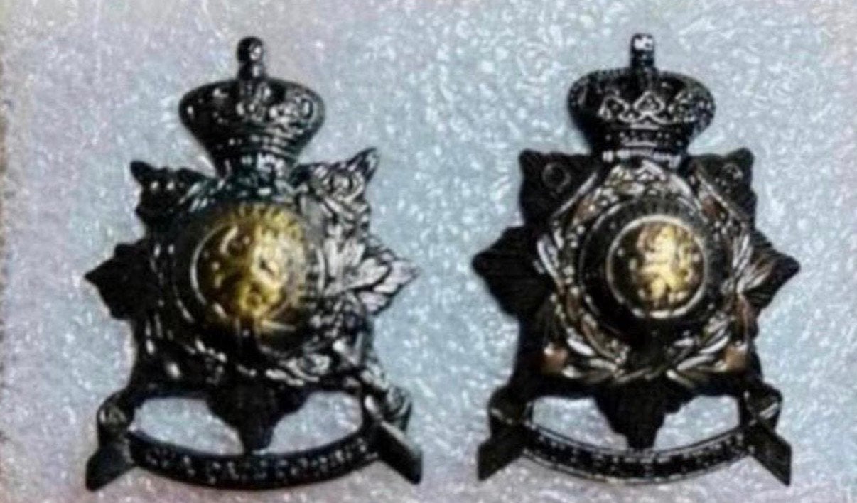 Korps Mariniers Setje Kraagemblemen Torren, Verzamelen, Verzenden, Marine, Nederland, Embleem of Badge