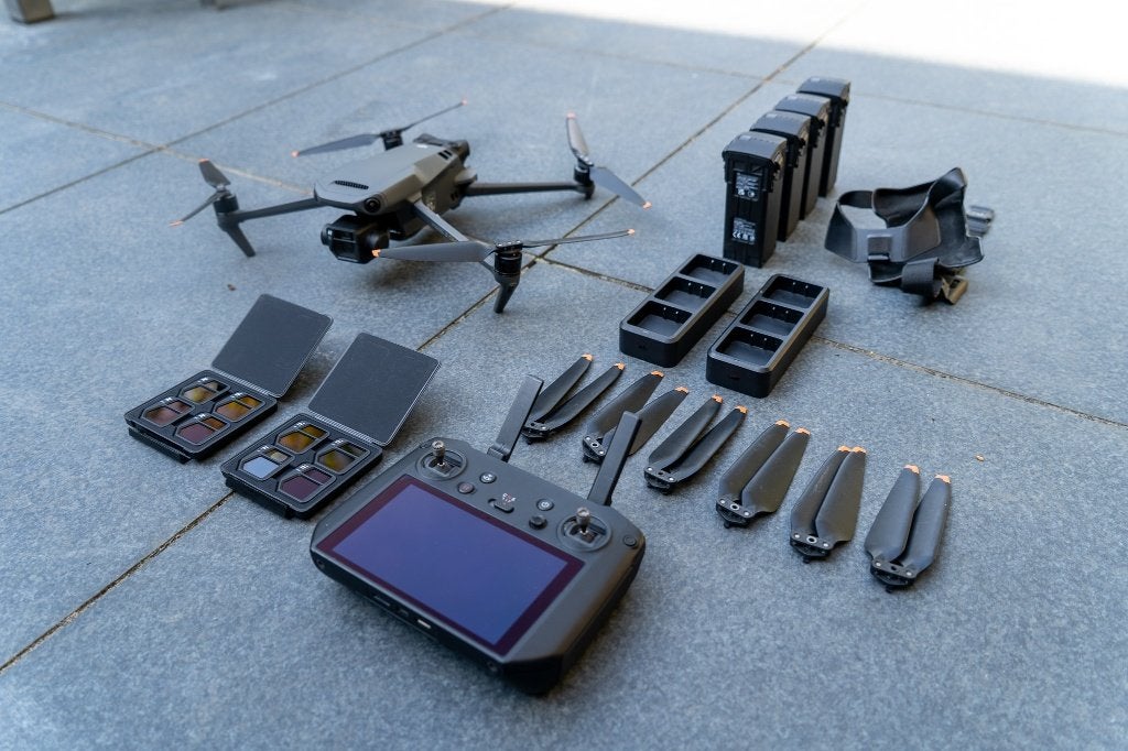 DJI Mavic 3 Cine + 4 accu’s + RC Pro controller, Ophalen, Gebruikt, 30 tot 45 minuten, DJI