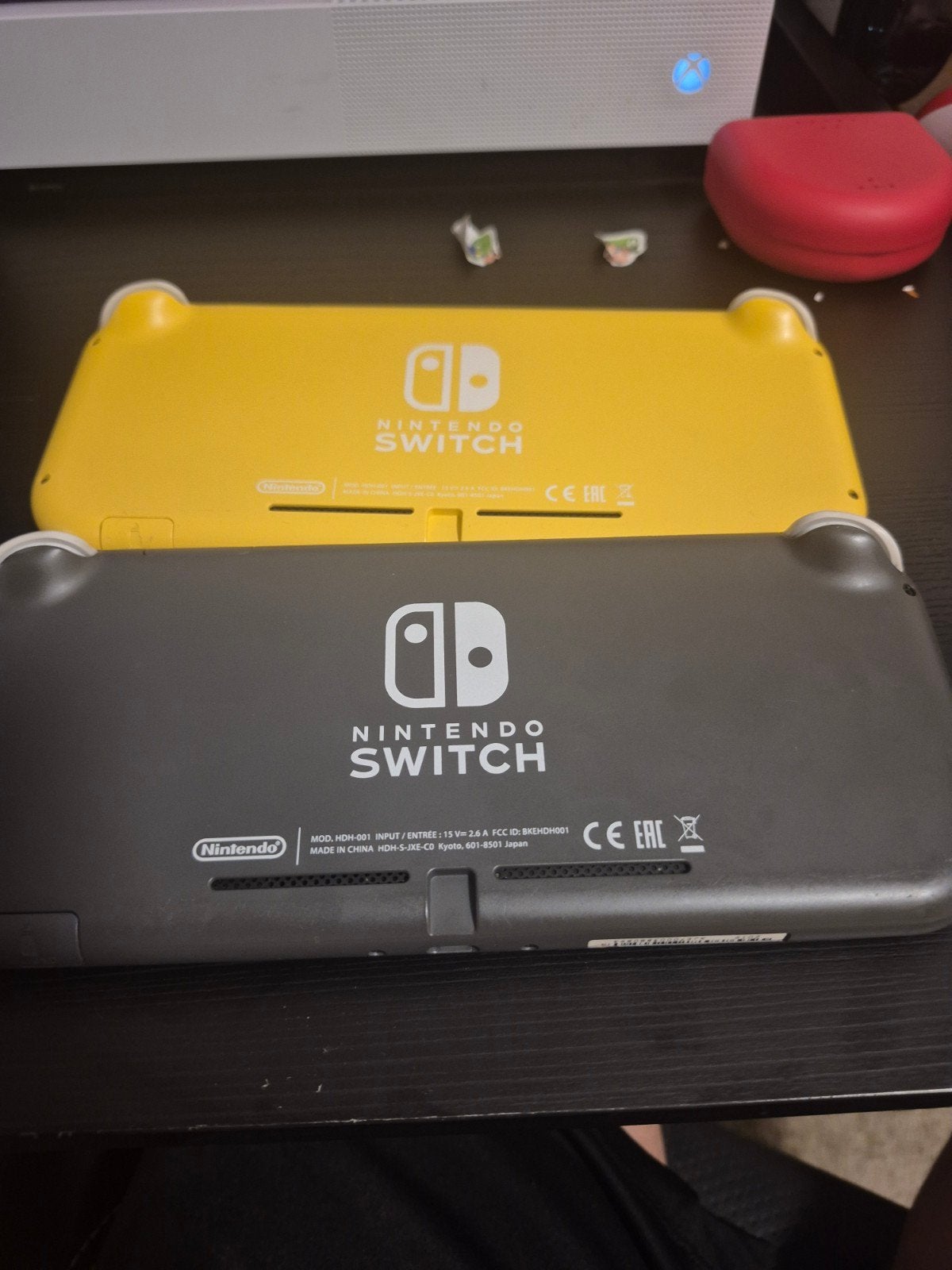Nintendo Switch Lite - Geel en Grijs (2 stuks), Spelcomputers en Games, Spelcomputers | Nintendo Switch Lite, Ophalen, Overige kleuren