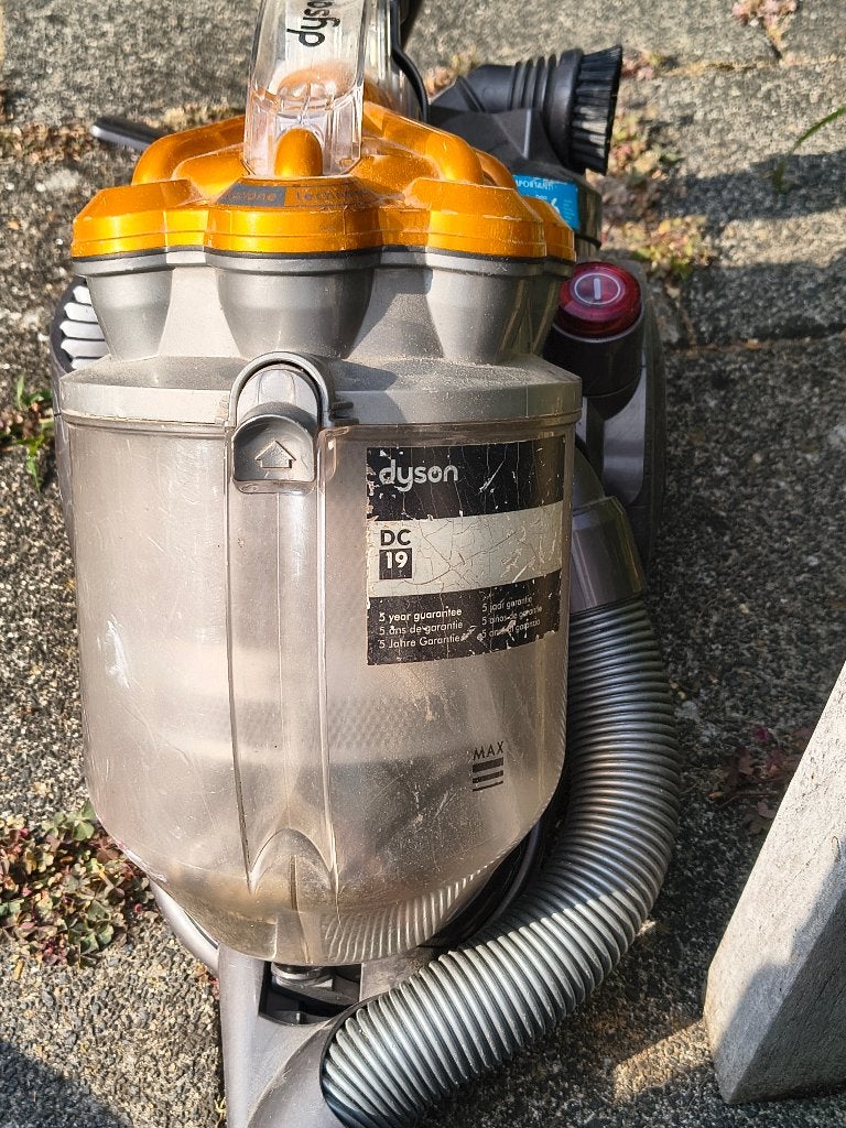 Dyson DC19 stofzuiger werkend voor onderdelen, Witgoed en Apparatuur, Stofzuigers, Gebruikt, Ophalen of Verzenden, Dyson, Reservoir